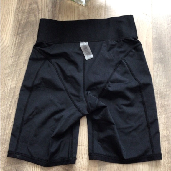 GOOD AMERICA ACTIVE ESSENTIAL BIKE SHORT🎀 - Picture 9 of 11